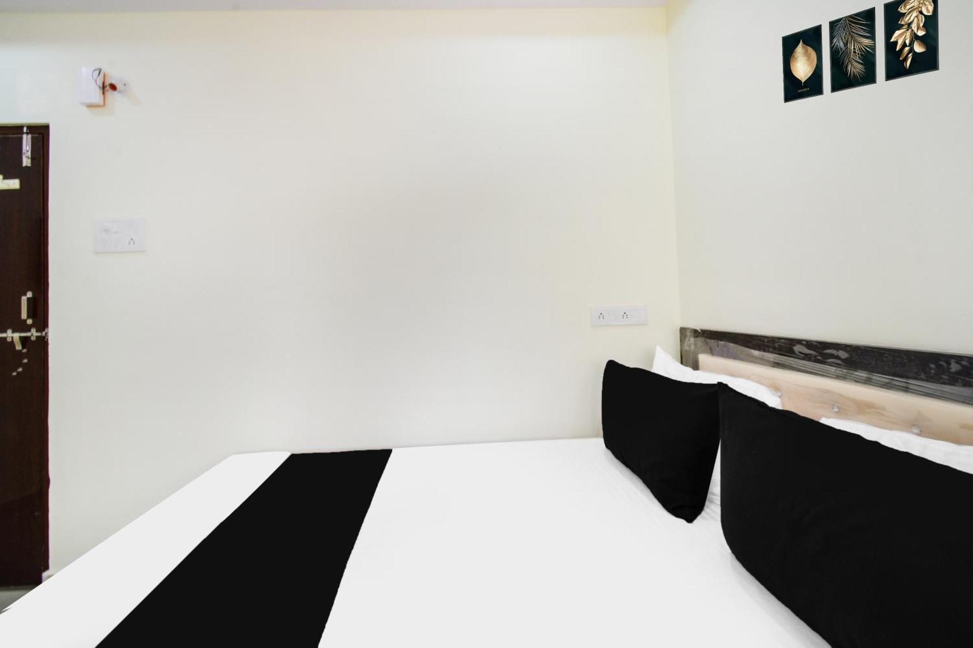 Hotel O Sri Balaji Grand Haiderabad Buitenkant foto